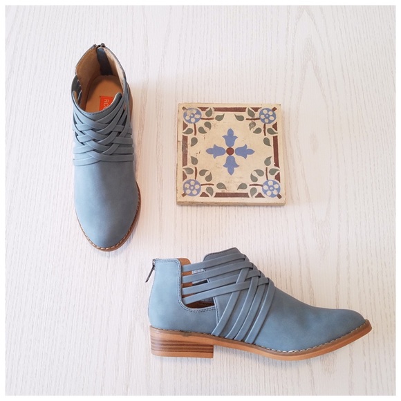 Rocket Dog Shoes - ✨HP✨Buckley Blue Crisscross Booties Rocket Dog